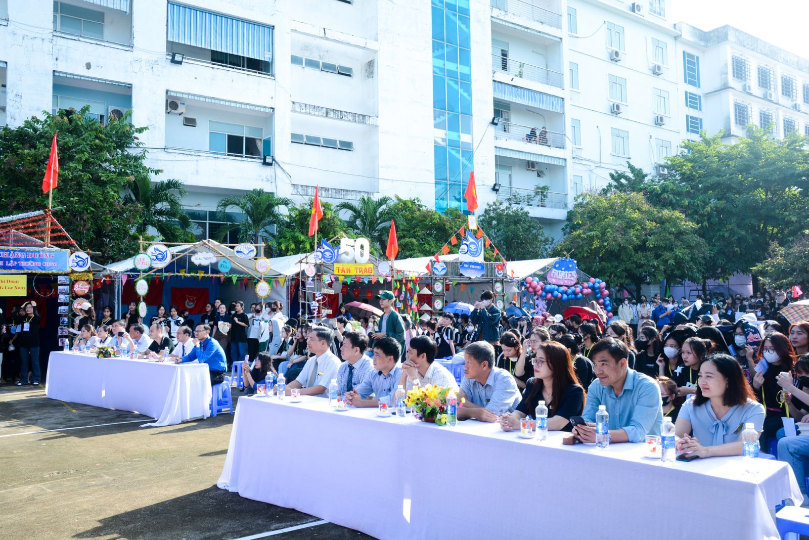 Tưng bừng khai mạc Hội trại “Tiếp lửa truyền thống”