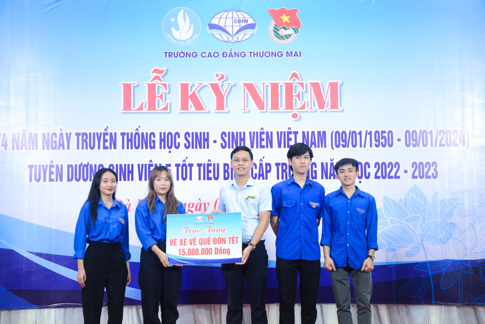Mít tinh kỷ niệm 74 năm ngày truyền thống học sinh, sinh viên Việt Nam